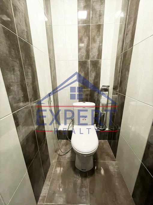 ԿԵՆՏՐՈՆ, ՄԱՇՏՈՑԻ ՊՈՂՈՏԱ, 2 ՍԵՆՅԱԿ