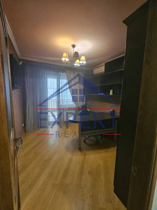 ԿԵՆՏՐՈՆ, ՊՈՒՇԿԻՆԻ ՓՈՂՈՑ, 5 ՍԵՆՅԱԿ