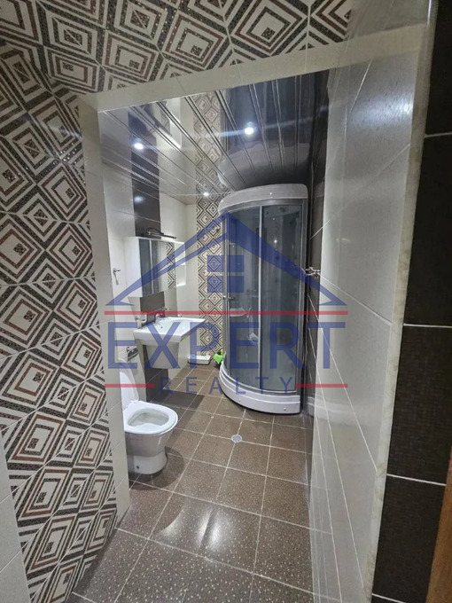 ԿԵՆՏՐՈՆ, ՊՈՒՇԿԻՆԻ ՓՈՂՈՑ, 5 ՍԵՆՅԱԿ