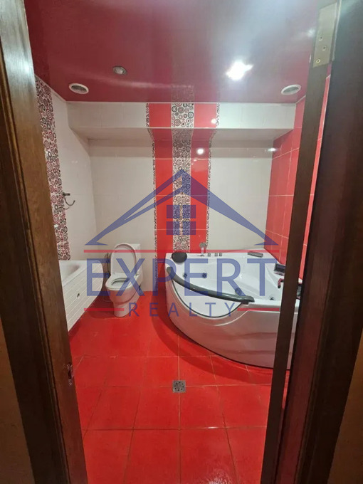 ԿԵՆՏՐՈՆ, ՊՈՒՇԿԻՆԻ ՓՈՂՈՑ, 5 ՍԵՆՅԱԿ