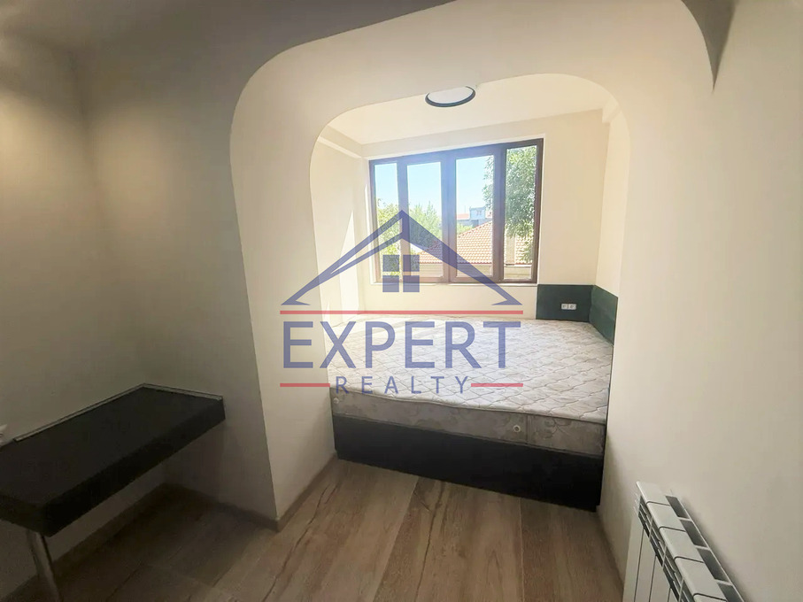 ԿԵՆՏՐՈՆ, ՄԱՇՏՈՑԻ ՊՈՂՈՏԱ, 2 ՍԵՆՅԱԿ