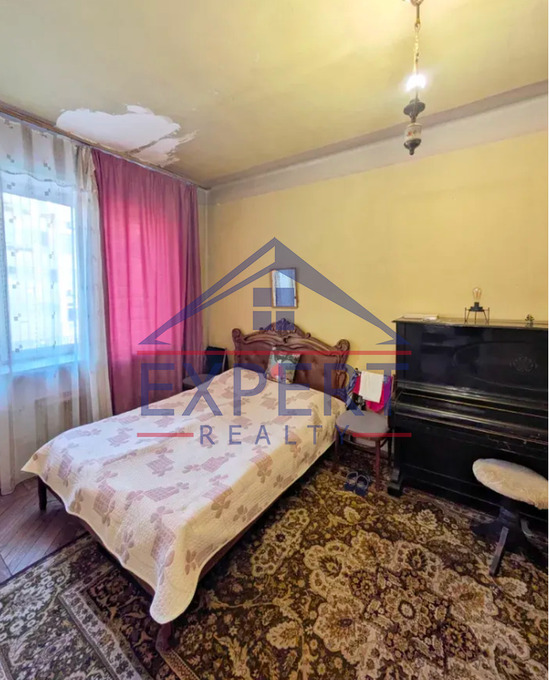 ԿԵՆՏՐՈՆ, ԿՈՂԲԱՑՈՒ ՓՈՂՈՑ, 3 ՍԵՆՅԱԿ