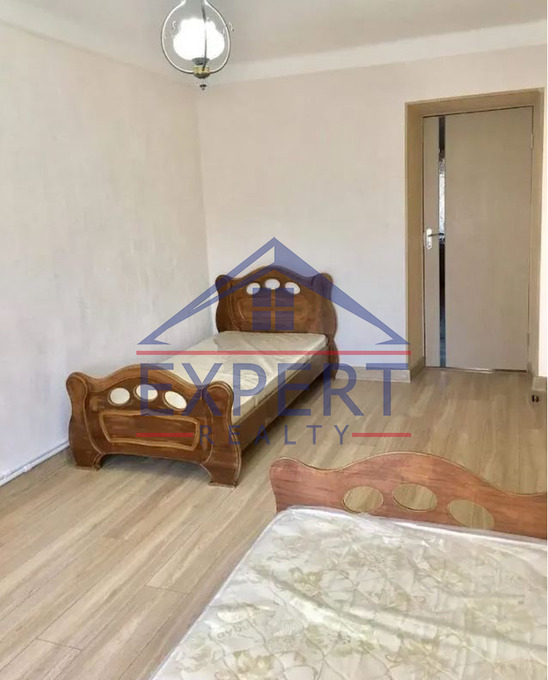 ԱՐԱԲԿԻՐ, ԿՈՄԻՏԱՍԻ ՊՈՂՈՏԱ, 3 ՍԵՆՅԱԿ