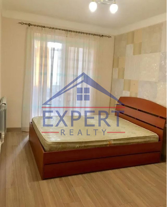 ԱՐԱԲԿԻՐ, ԿՈՄԻՏԱՍԻ ՊՈՂՈՏԱ, 3 ՍԵՆՅԱԿ