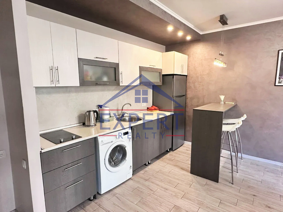 ԿԵՆՏՐՈՆ, ՄԱՇՏՈՑԻ ՊՈՂՈՏԱ, 2 ՍԵՆՅԱԿ