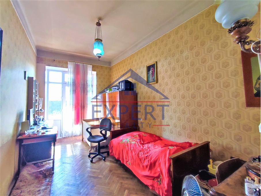 ԱՐԱԲԿԻՐ, ԿՈՄԻՏԱՍԻ ՊՈՂՈՏԱ, 3 ՍԵՆՅԱԿ