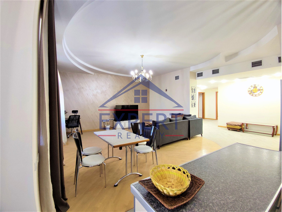 ԿԵՆՏՐՈՆ, ՊԱՐՈՆՅԱՆ ՓՈՂՈՑ, 4 ՍԵՆՅԱԿ