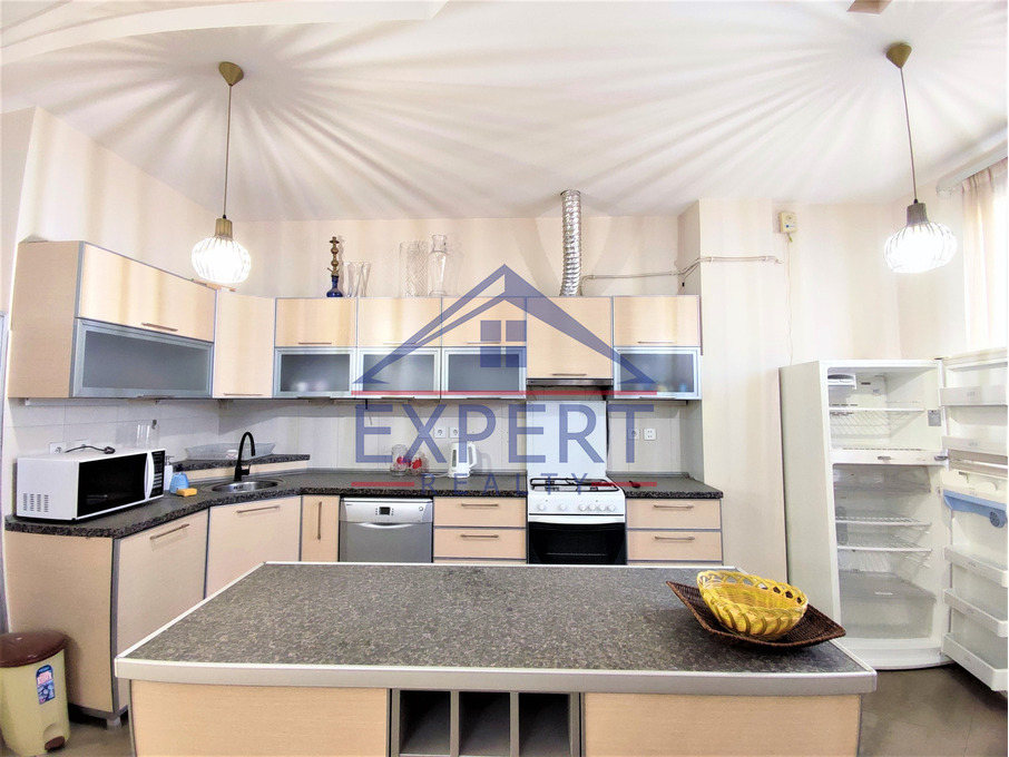 ԿԵՆՏՐՈՆ, ՊԱՐՈՆՅԱՆ ՓՈՂՈՑ, 4 ՍԵՆՅԱԿ