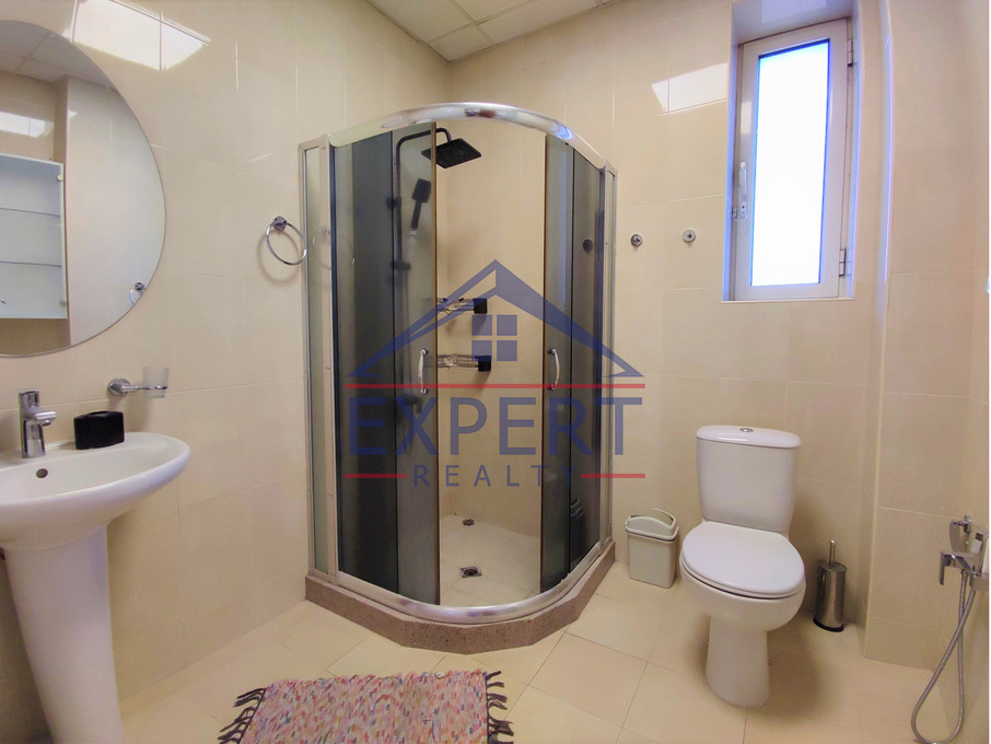 ԿԵՆՏՐՈՆ, ՊԱՐՈՆՅԱՆ ՓՈՂՈՑ, 4 ՍԵՆՅԱԿ