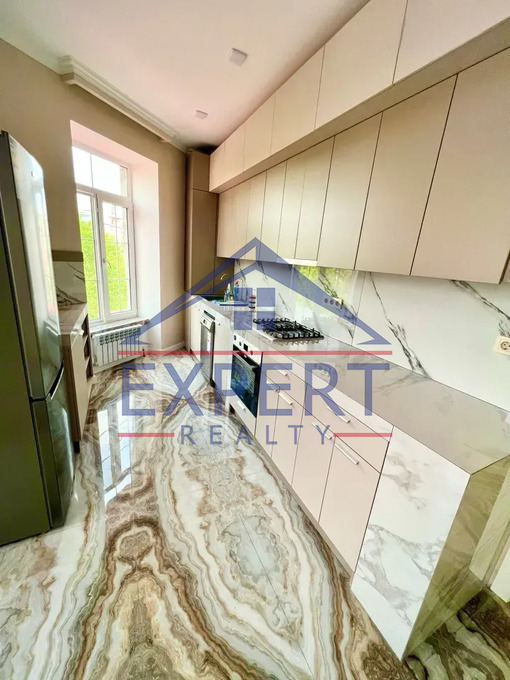 ԿԵՆՏՐՈՆ, ՄԱՇՏՈՑԻ ՊՈՂՈՏԱ, 3 ՍԵՆՅԱԿ