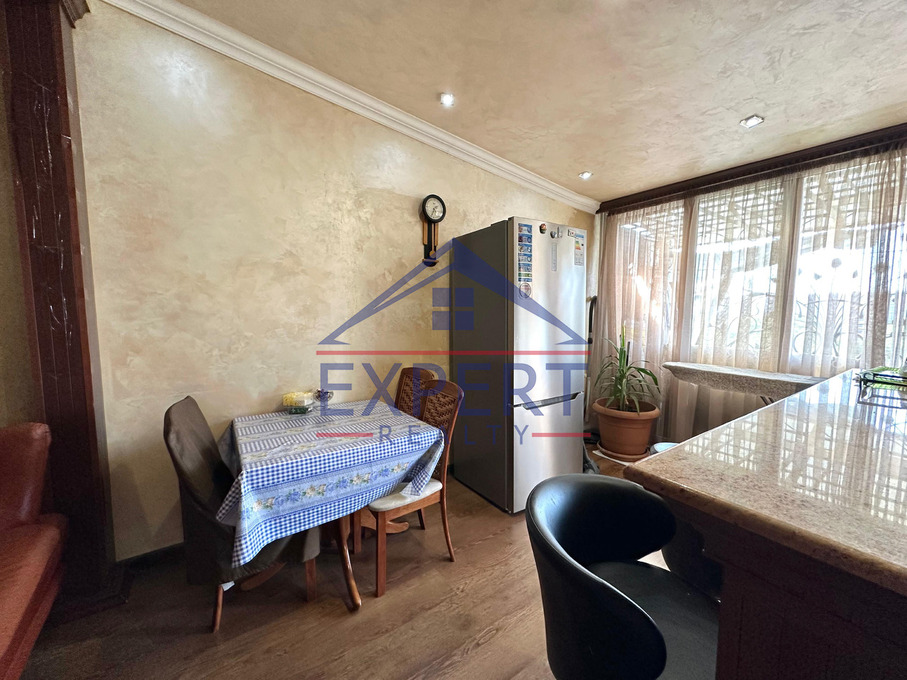 ԿԵՆՏՐՈՆ, ԽՈՐԵՆԱՑՈՒ ՓՈՂՈՑ, 4 ՍԵՆՅԱԿ