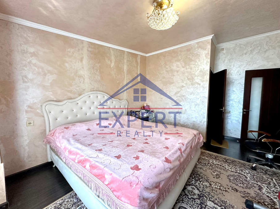 ԿԵՆՏՐՈՆ, ԽՈՐԵՆԱՑՈՒ ՓՈՂՈՑ, 4 ՍԵՆՅԱԿ