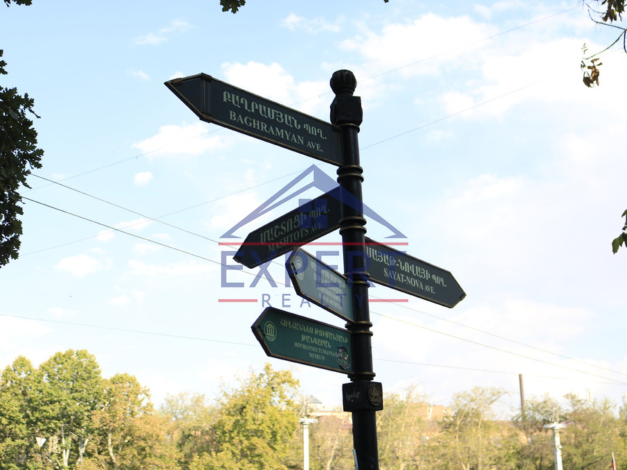 ԿԵՆՏՐՈՆ, ՄԱՇՏՈՑԻ ՊՈՂՈՏԱ, 3 ՍԵՆՅԱԿ