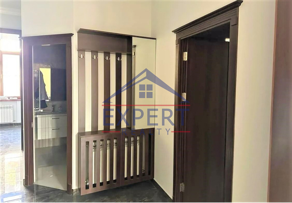 ԿԵՆՏՐՈՆ, ՄԱՇՏՈՑԻ ՊՈՂՈՏԱ, 3 ՍԵՆՅԱԿ