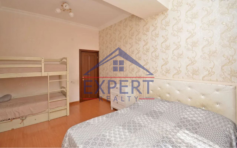 ԱՐԱԲԿԻՐ, ԿՈՄԻՏԱՍԻ ՊՈՂՈՏԱ, 3 ՍԵՆՅԱԿ