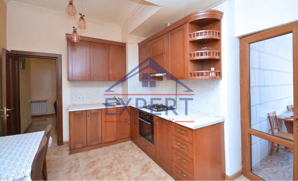 ԱՐԱԲԿԻՐ, ԿՈՄԻՏԱՍԻ ՊՈՂՈՏԱ, 3 ՍԵՆՅԱԿ