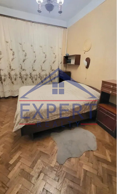 ԿԵՆՏՐՈՆ, ՍՊԵՆԴԻԱՐՅԱՆԻ ՓՈՂՈՑ, 3 ՍԵՆՅԱԿ