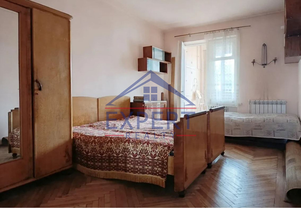 ԱՐԱԲԿԻՐ, ԿՈՄԻՏԱՍԻ ՊՈՂՈՏԱ, 3 ՍԵՆՅԱԿ