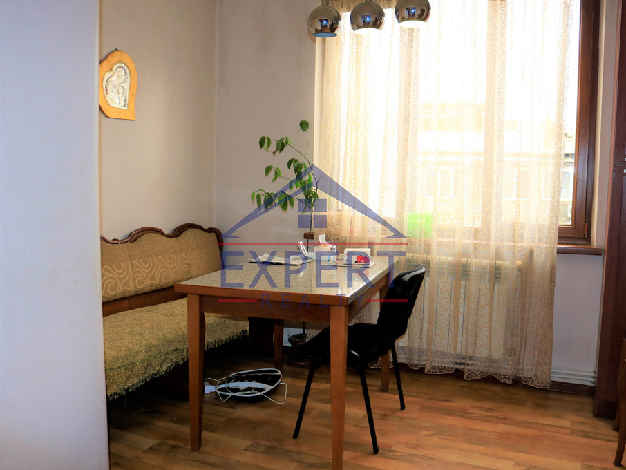 ԿԵՆՏՐՈՆ, ԱԲՈՎՅԱՆ ՓՈՂՈՑ, 3 ՍԵՆՅԱԿ