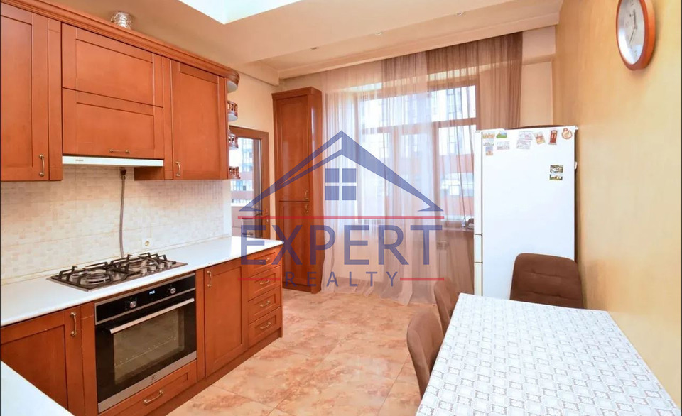 ԱՐԱԲԿԻՐ, ԿՈՄԻՏԱՍԻ ՊՈՂՈՏԱ, 3 ՍԵՆՅԱԿ