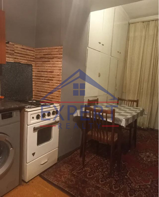 ԱՐԱԲԿԻՐ, ԿՈՄԻՏԱՍԻ ՊՈՂՈՏԱ, 3 ՍԵՆՅԱԿ