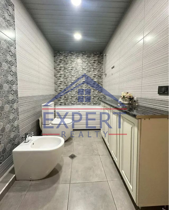 ԿԵՆՏՐՈՆ, ԵԿՄԱԼՅԱՆ ՓՈՂՈՑ  5  ՍԵՆՅԱԿ