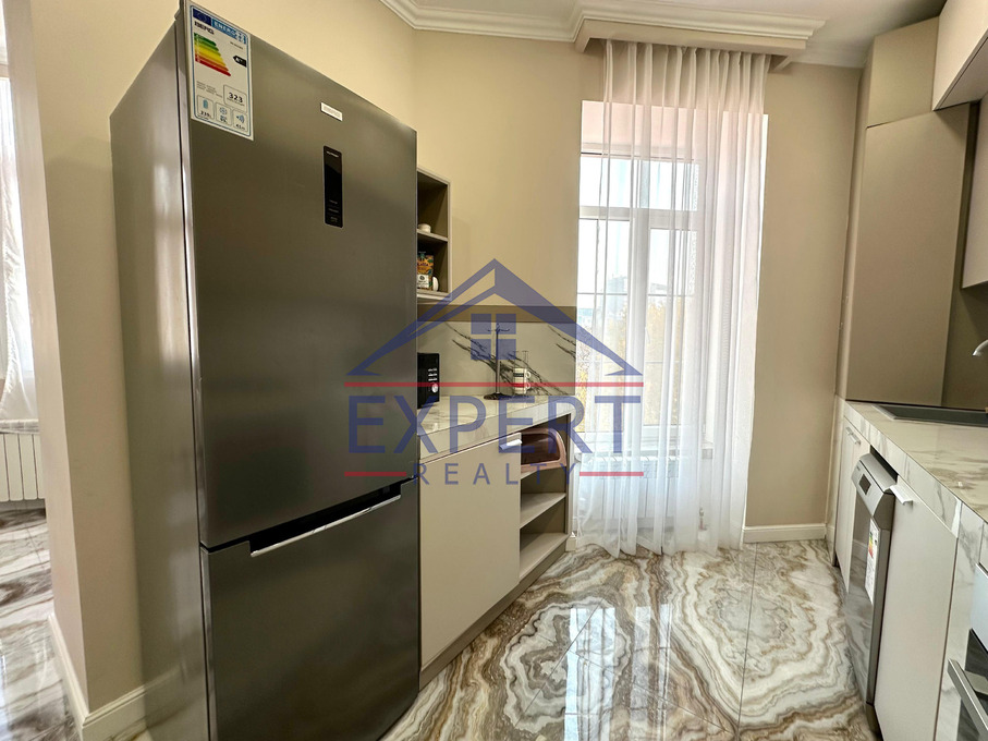 ԿԵՆՏՐՈՆ, ՄԱՇՏՈՑԻ ՊՈՂՈՏԱ, 3 ՍԵՆՅԱԿ