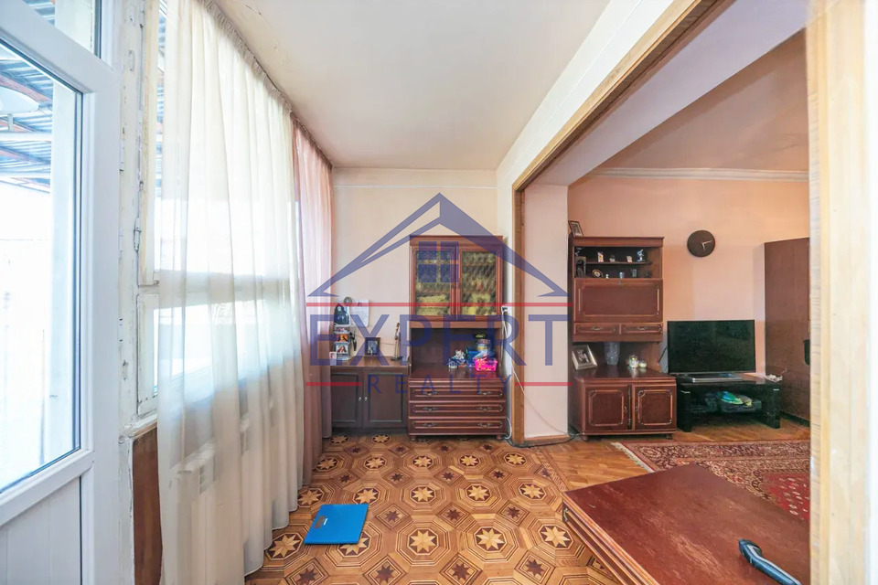 ԱՐԱԲԿԻՐ, ԱՐԱՄ ԽԱՉԱՏՐՅԱՆ ՓՈՂՈՑ, 3 ՍԵՆՅԱԿ