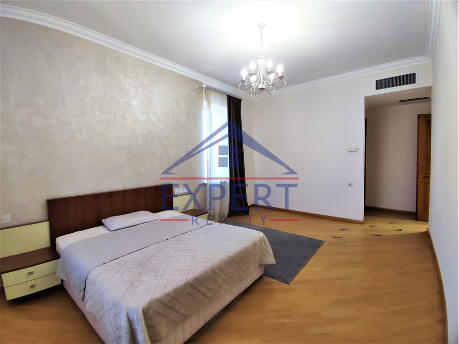 ԿԵՆՏՐՈՆ, ՊԱՐՈՆՅԱՆ ՓՈՂՈՑ, 4 ՍԵՆՅԱԿ