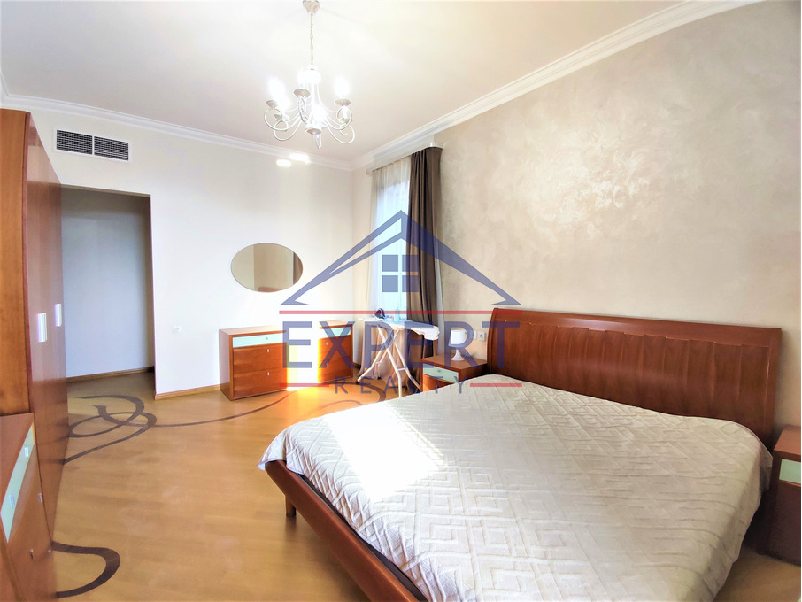 ԿԵՆՏՐՈՆ, ՊԱՐՈՆՅԱՆ ՓՈՂՈՑ, 4 ՍԵՆՅԱԿ