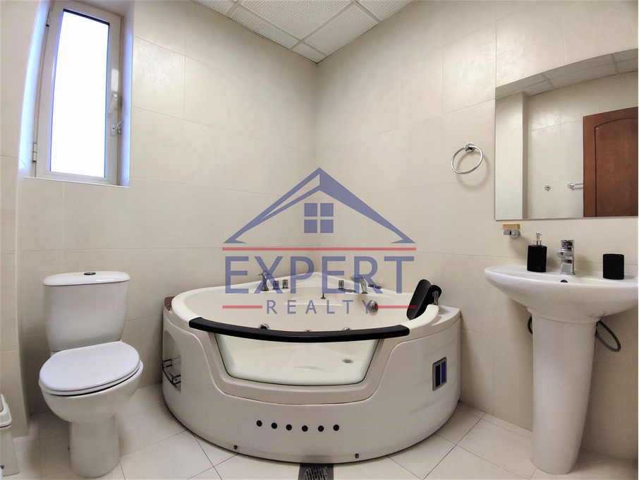 ԿԵՆՏՐՈՆ, ՊԱՐՈՆՅԱՆ ՓՈՂՈՑ, 4 ՍԵՆՅԱԿ