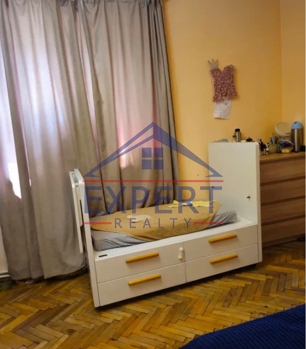 ԱՐԱԲԿԻՐ, ՀՐԱՉՅԱ ՔՈՉԱՐ ՓՈՂՈՑ, 3 ՍԵՆՅԱԿ