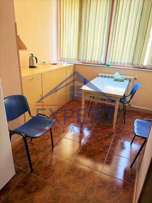 ԿԵՆՏՐՈՆ, ԼԵՈՅԻ ՓՈՂՈՑ, 3 ՍԵՆՅԱԿ