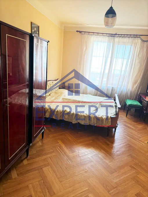 ԿԵՆՏՐՈՆ, ԼԵՈՅԻ ՓՈՂՈՑ, 3 ՍԵՆՅԱԿ