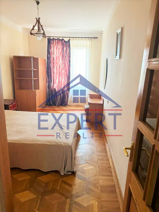 ԿԵՆՏՐՈՆ, ԼԵՈՅԻ ՓՈՂՈՑ, 3 ՍԵՆՅԱԿ