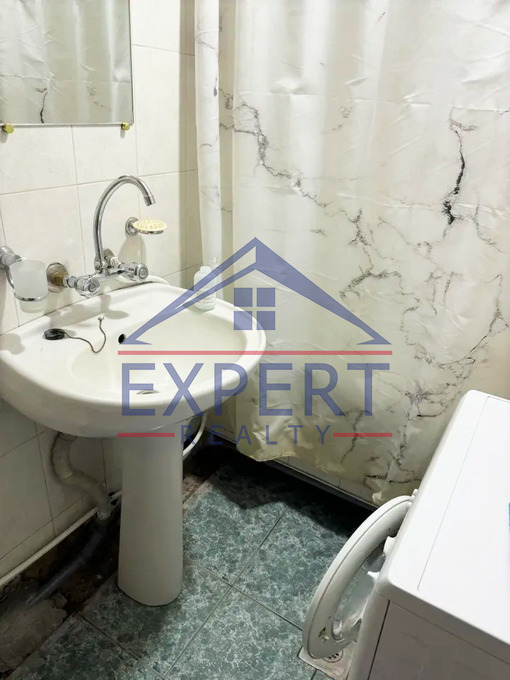 ԿԵՆՏՐՈՆ, ԼԵՈՅԻ ՓՈՂՈՑ, 3 ՍԵՆՅԱԿ