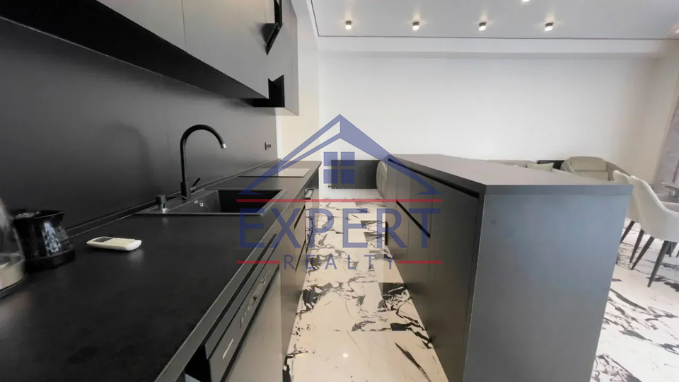 ԿԵՆՏՐՈՆ, ԱՐՇԱԿՈՒՆՅԱՑ ՊՈՂՈՏԱ, 3 ՍԵՆՅԱԿ