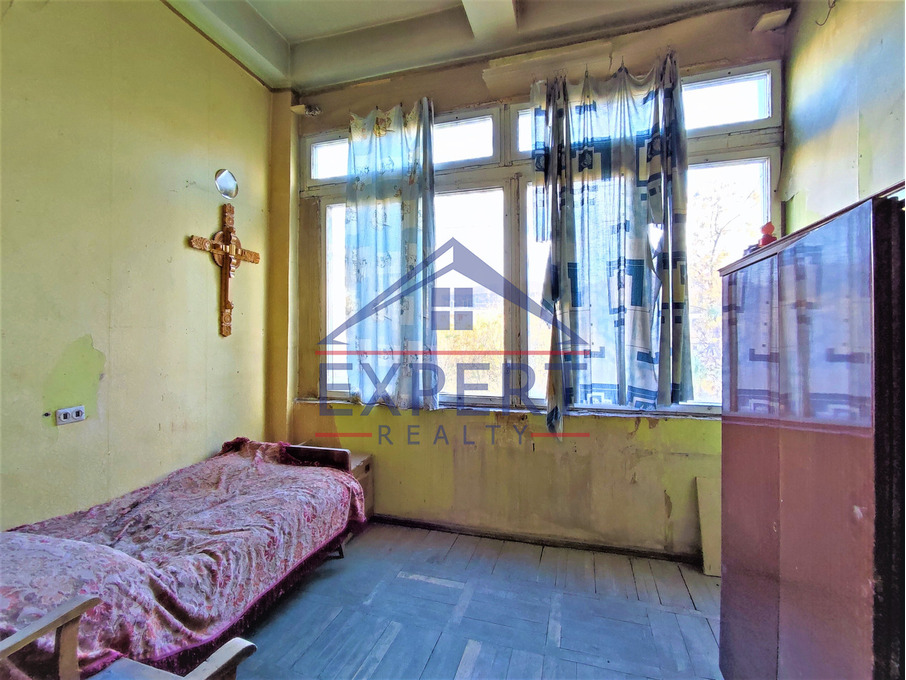 ԿԵՆՏՐՈՆ, ՏԵՐՅԱՆ ՓՈՂՈՑ, 3 ՍԵՆՅԱԿ