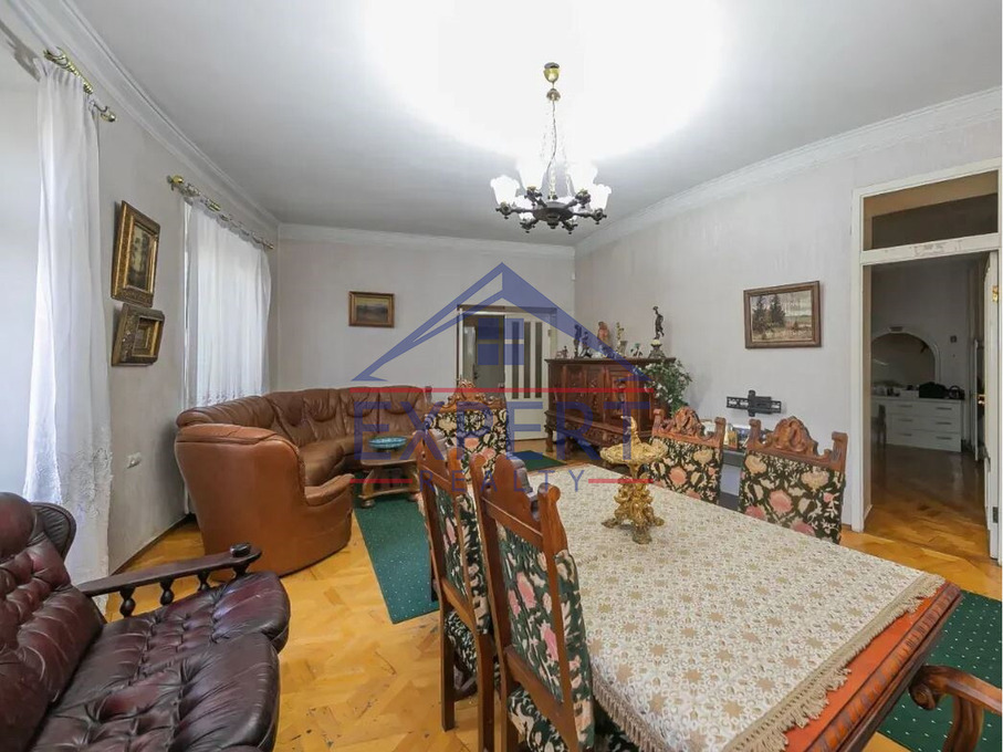 ԿԵՆՏՐՈՆ, ՏԵՐՅԱՆ ՓՈՂՈՑ, 3 ՍԵՆՅԱԿ