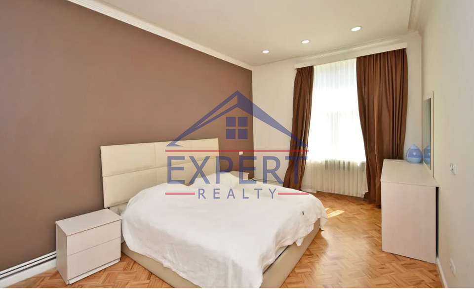 ԿԵՆՏՐՈՆ, ՏՊԱԳՐԻՉՆԵՐ ՓՈՂՈՑ, 4 ՍԵՆՅԱԿ