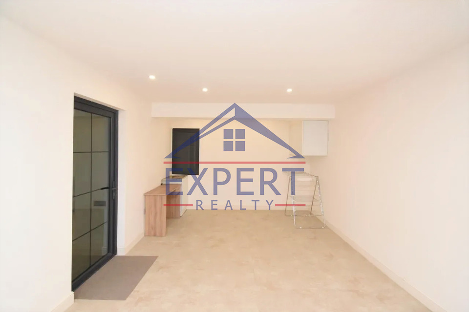 ԱՐԱԲԿԻՐ, ԱՐԱՄ ԽԱՉԱՏՐՅԱՆ ՓՈՂՈՑ, 2 ՍԵՆՅԱԿ