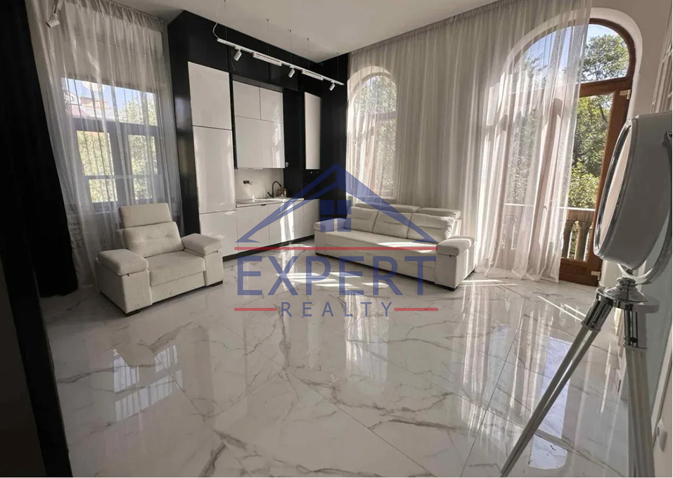 ԿԵՆՏՐՈՆ, ՄՈՍԿՈՎՅԱՆ  ՓՈՂՈՑ, 1 ՍԵՆՅԱԿ