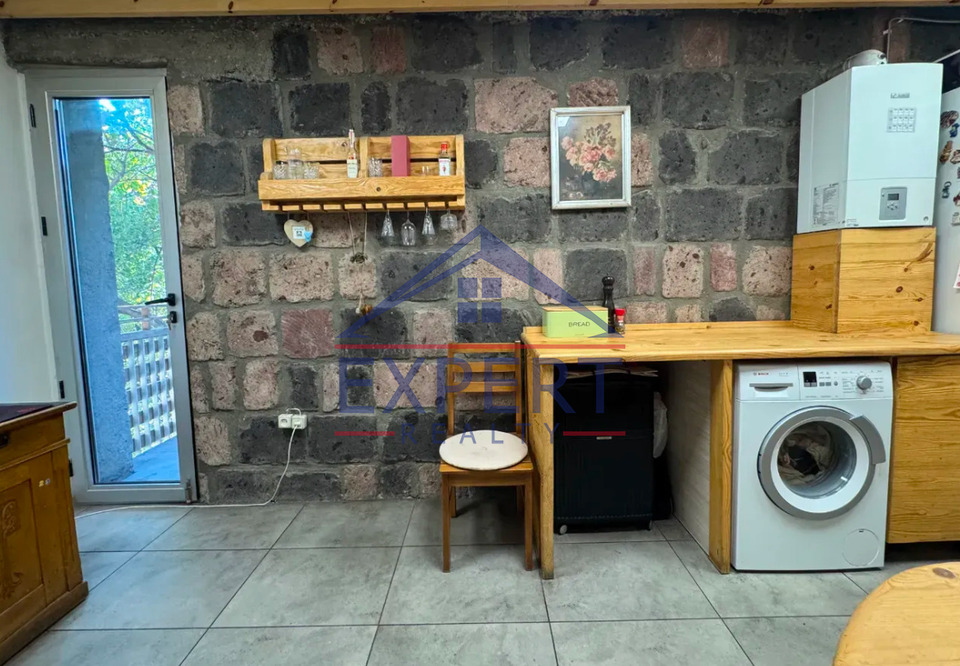 ԿԵՆՏՐՈՆ, ՄԱՇՏՈՑԻ ՊՈՂՈՏԱ, 2 ՍԵՆՅԱԿ