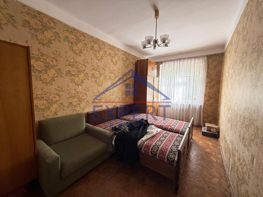 ԿԵՆՏՐՈՆ, ԶԱՔՅԱՆ ՓՈՂՈՑ, 3 ՍԵՆՅԱԿ