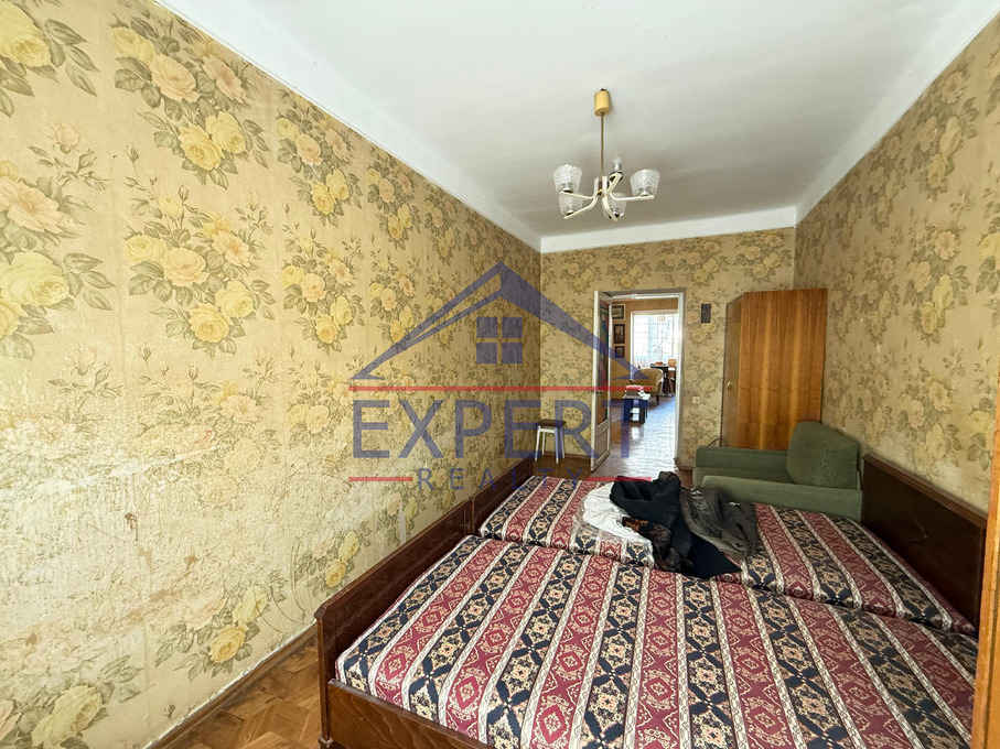 ԿԵՆՏՐՈՆ, ԶԱՔՅԱՆ ՓՈՂՈՑ, 3 ՍԵՆՅԱԿ