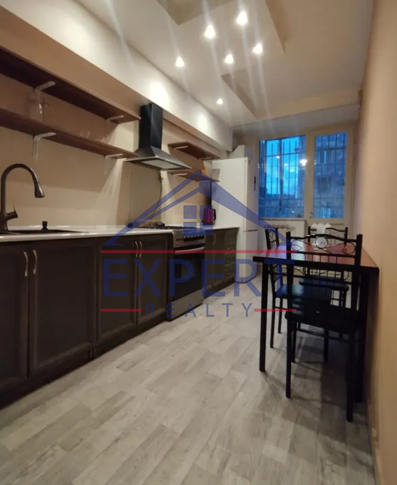 ԿԵՆՏՐՈՆ, ՆԱԼԲԱՆԴՅԱՆ  ՓՈՂՈՑ, 3 ՍԵՆՅԱԿ