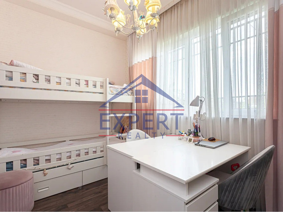 ԿԵՆՏՐՈՆ, ԽՈՐԵՆԱՑԻ ՓՈՂՈՑ, 3 ՍԵՆՅԱԿ