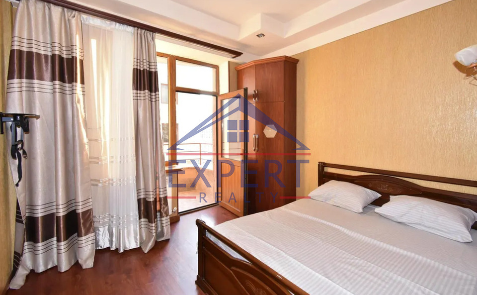 ԿԵՆՏՐՈՆ, ՄԱՇՏՈՑԻ ՊՈՂՈՏԱ, 3 ՍԵՆՅԱԿ