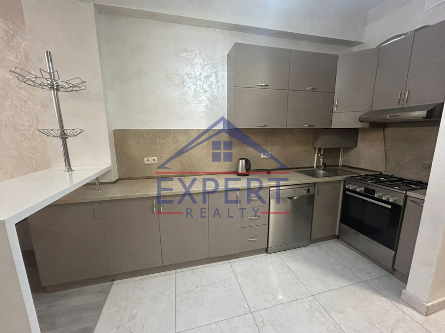 ԿԵՆՏՐՈՆ, ՆԱԼԲԱՆԴՅԱՆ ՓՈՂՈՑ, 3 ՍԵՆՅԱԿ