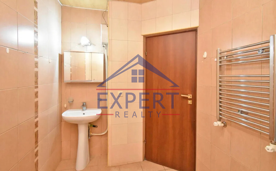 ԿԵՆՏՐՈՆ, ՄԱՇՏՈՑԻ ՊՈՂՈՏԱ, 3 ՍԵՆՅԱԿ